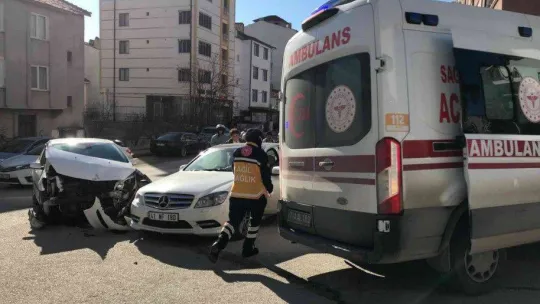 Bilecik'te yaşanan trafik kazasında 3 kişi yaralandı