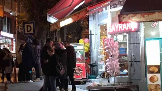 Bilecik'te yayalar kaldırım üstü konulan malzemelerden şikâyetçi