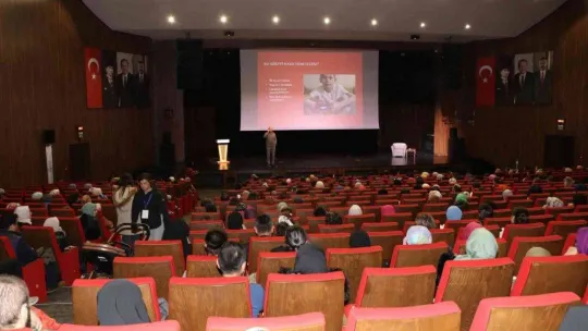 Bilişim uzmanından ebeveynlere, 'Çocuklarınıza ilk 36 ay ekran göstermeyin' uyarısı