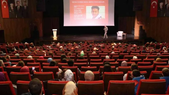 Bilişim uzmanından ebeveynlere, 'Çocuklarınıza ilk 36 ay ekran göstermeyin' uyarısı