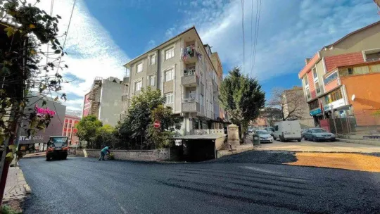 Bin 300 metrelik yola 2 bin 500 ton asfalt serildi