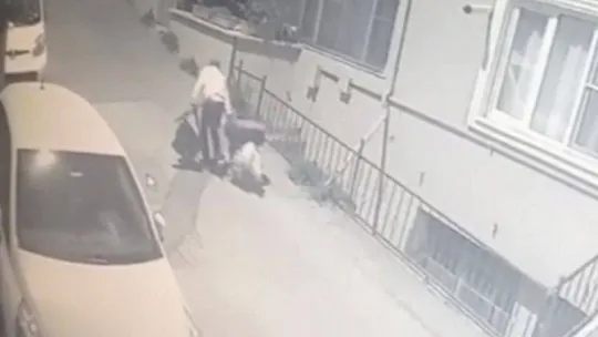 Binadaki tüm ayakkabıları pazar arabasına doldurdu