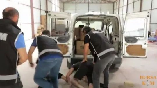 Binlerce kişiyi zehirleyeceklerdi: Kıskıvrak yakalandılar