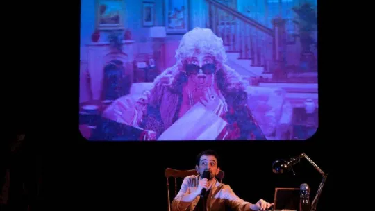 Bir kmarbazın ölüm kılavuzu izleyiciyle buluştu