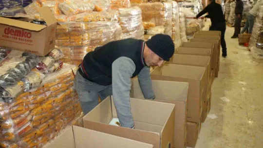 Bitlis'ten depremzedelere yardım eli