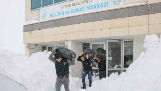 Bitlis'ten depremzedelere yardım eli