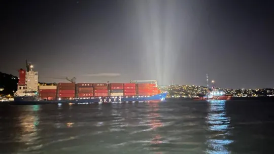 Boğaz'da konteyner gemisi arıza yaptı: Gemi trafiği askıya alındı