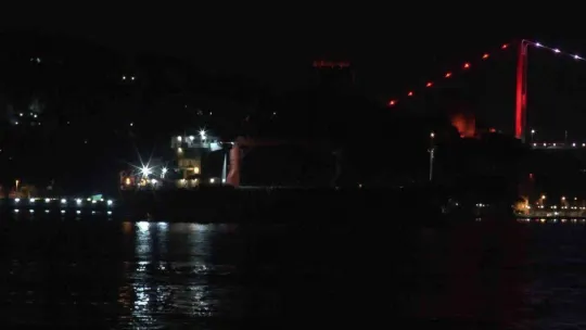 Boğaza demir atan kargo gemisi kurtarıldı, İstanbul Boğazı gemi trafiğine açıldı