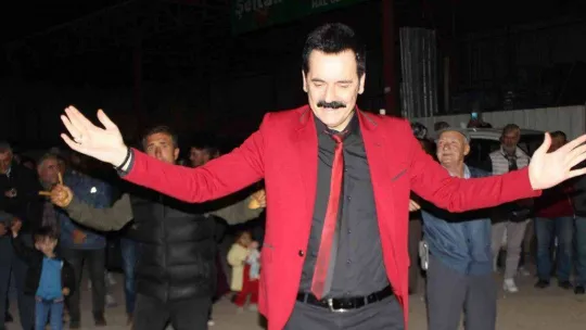 Bolulu Ramazan Çelik, Osmaneli'ndeki düğünde misafirleri coşturdu