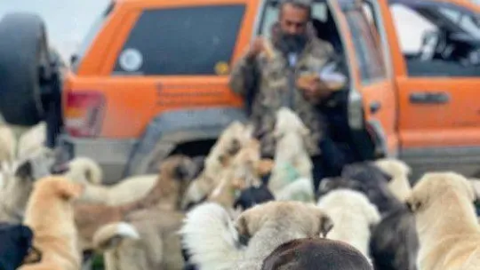 Böyle sevgi görülmedi her gün peşinden yüzlercesi koşuyor