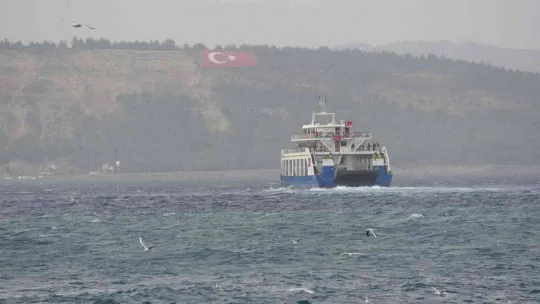 Bozcaada'da yarınki tüm feribot seferleri iptal edildi