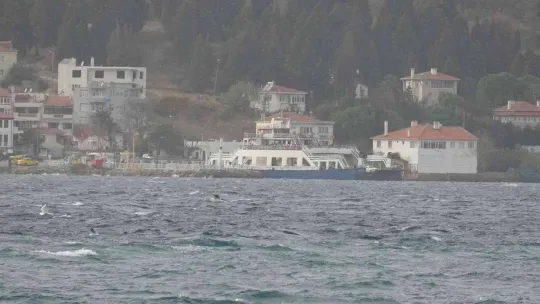 Bozcaada'da yarınki tüm feribot seferleri iptal edildi