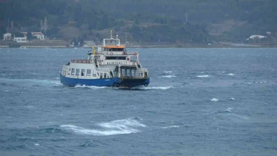 Bozcaada ve Gökçeada'ya fırtına nedeniyle tüm feribot seferleri iptal edildi