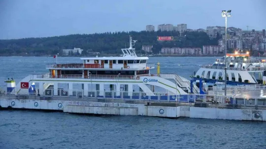 Bozcaada ve Gökçeada'ya fırtına nedeniyle tüm feribot seferleri iptal edildi