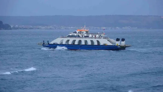 Bozcaada ve Gökçeada'ya fırtına nedeniyle tüm feribot seferleri iptal edildi