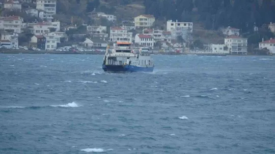 Bozcaada ve Gökçeada'ya fırtına nedeniyle tüm feribot seferleri iptal edildi