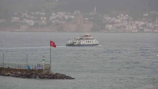Bozcaada'ya feribot seferleri iptal edildi