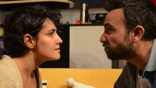 Bozüyük Belediye Tiyatrosu'nun 'Ayrılık' adlı oyunu güldürmeye devam ediyor