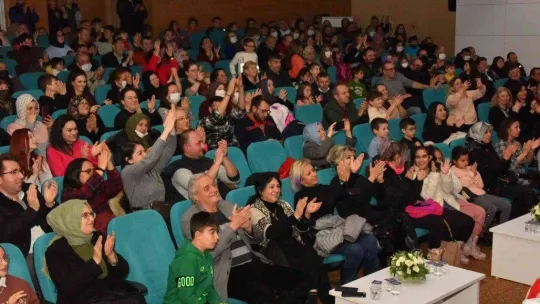Bozüyük Belediyesi Çocuk Korosu'ndan 'Yeşilçam Şarkıları' konseri
