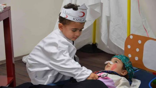 Bozüyük Belediyesi Çocuk Oyun ve Bakım Evi'nde 'Kızılay Haftası' etkinliği