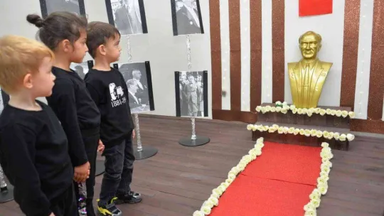 Bozüyük Belediyesi Gündüz Çocuk Oyun ve Bakımevi'nde minik öğrenciler Atatürk'ü andı