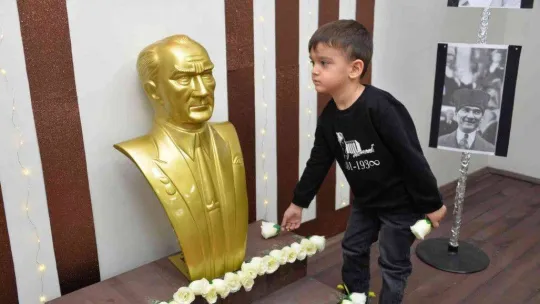 Bozüyük Belediyesi Gündüz Çocuk Oyun ve Bakımevi'nde minik öğrenciler Atatürk'ü andı