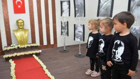 Bozüyük Belediyesi Gündüz Çocuk Oyun ve Bakımevi'nde minik öğrenciler Atatürk'ü andı