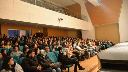 Bozüyük, Gençlik Tiyatrosu'nu sevdi