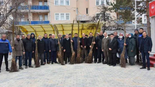 Bozüyük'te 898 adet ceviz fidanı dağıtıldı