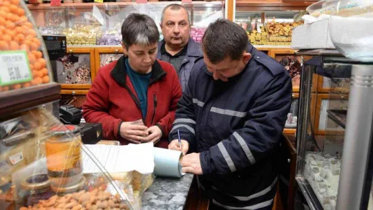 Bozüyük'te kuruyemişçiler denetlendi