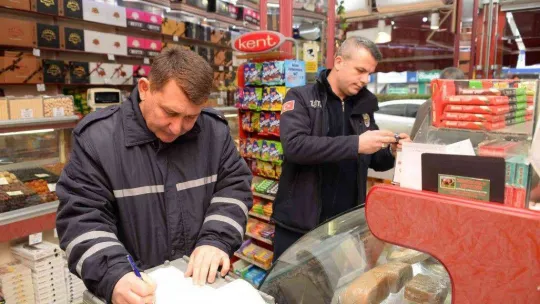 Bozüyük'te kuruyemişçiler denetlendi