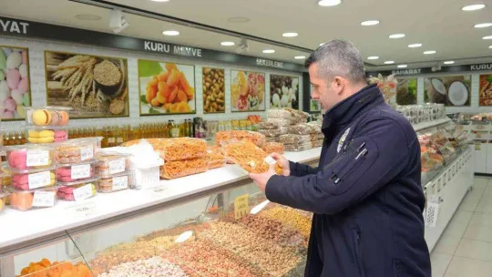 Bozüyük'te kuruyemişçiler denetlendi