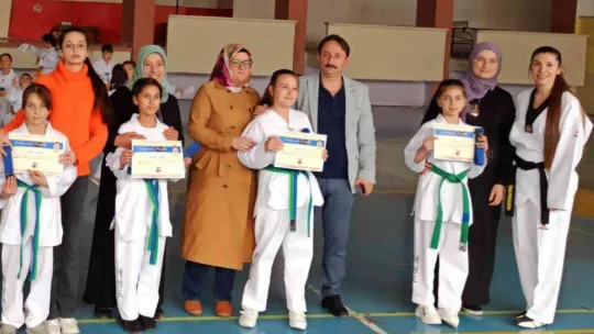 Bozüyük'te taekwando kuşak sınavı yapıldı