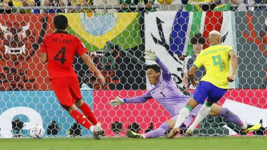 Brezilya, çeyrek final biletini 4 golle aldı