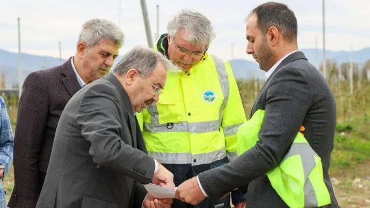Bu bahçede 26 türden 62 çeşit meyve yetişiyor