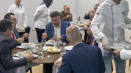 Bu derste Türk mutfağındaki 16 farklı çorba pişti