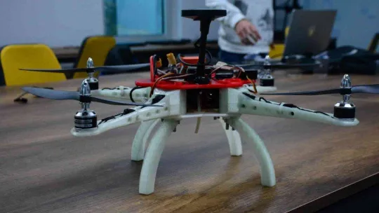 Bu dronu lise öğrencileri üretti