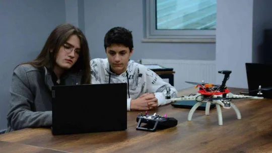 Bu dronu lise öğrencileri üretti