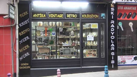 Bu dükkanın her rafı nostalji kokuyor
