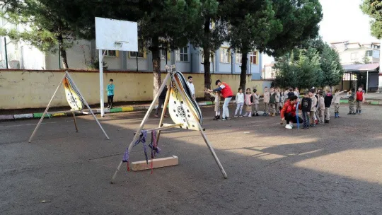 Bu etkinlikle öğrencilerin el-kol koordinasyonu gelişiyor