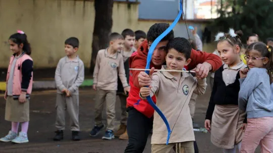 Bu etkinlikle öğrencilerin el-kol koordinasyonu gelişiyor