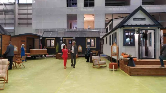 Bu karavanlar güneş panelleriyle kendi enerjisini üretiyor