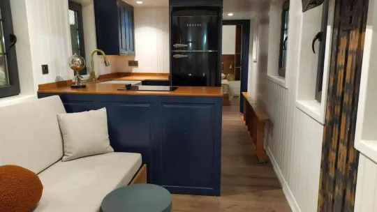 Bu karavanlar güneş panelleriyle kendi enerjisini üretiyor