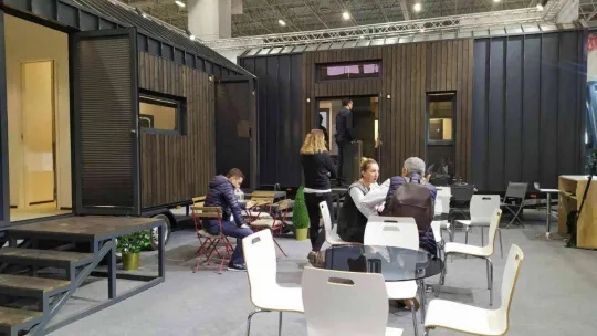 Bu karavanlar güneş panelleriyle kendi enerjisini üretiyor