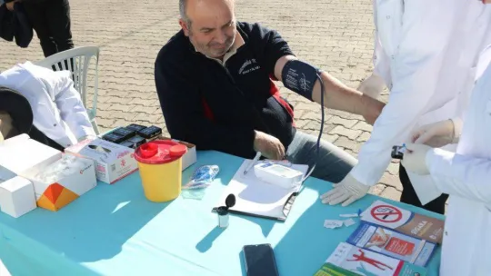 Bu sokakta şifa var: Büyükşehir projesi ilk durağında 500 kişiyi ağırladı