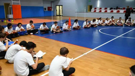 Bu takımdaki sporcular kitap okumadan maça başlayamıyor