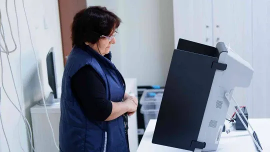 Bulgaristan seçimleri için sandığa gittiler: İlk kez elektronik oylama gerçekleştiriliyor