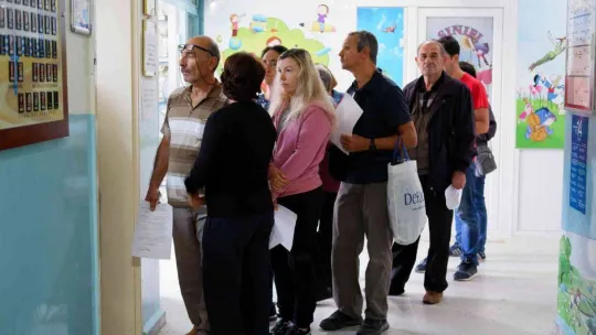 Bulgaristan seçimleri için sandığa gittiler: İlk kez elektronik oylama gerçekleştiriliyor