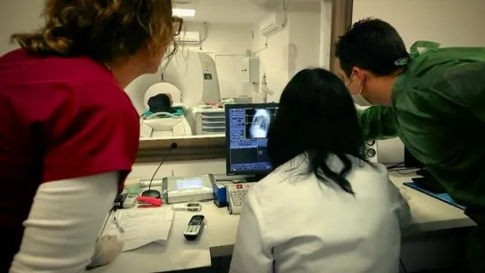 Bulgarlar başta olmak üzere Balkan ülkelerinden gelenler, doğumlarını ve birçok ameliyatını Edirne'de yaptırıyor