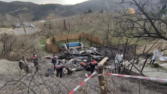 Bungalovda yangın faciası: 2 ölü